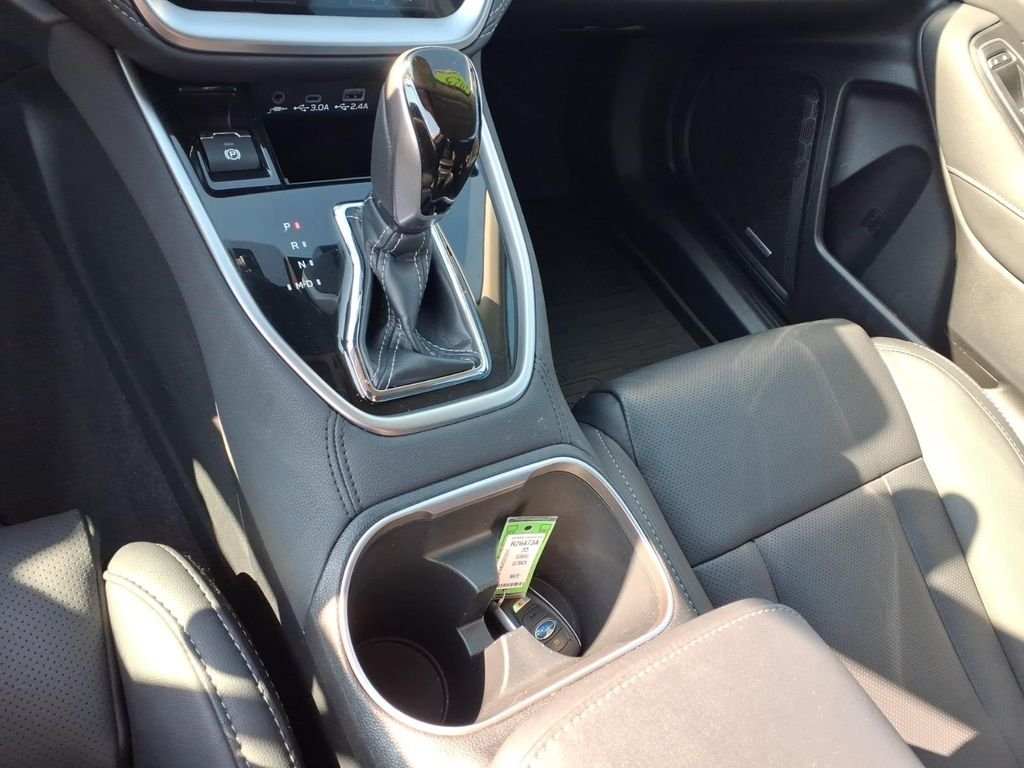 Used 2025 Crystal White Pearl Subaru Limited image 10