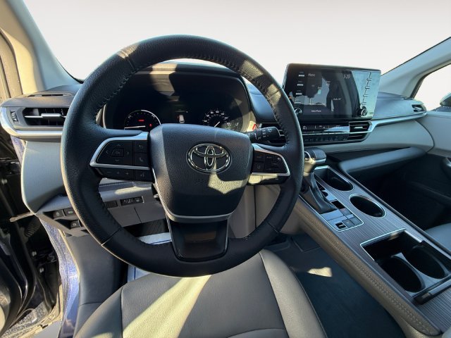 Used 2023  Toyota XLE image 12