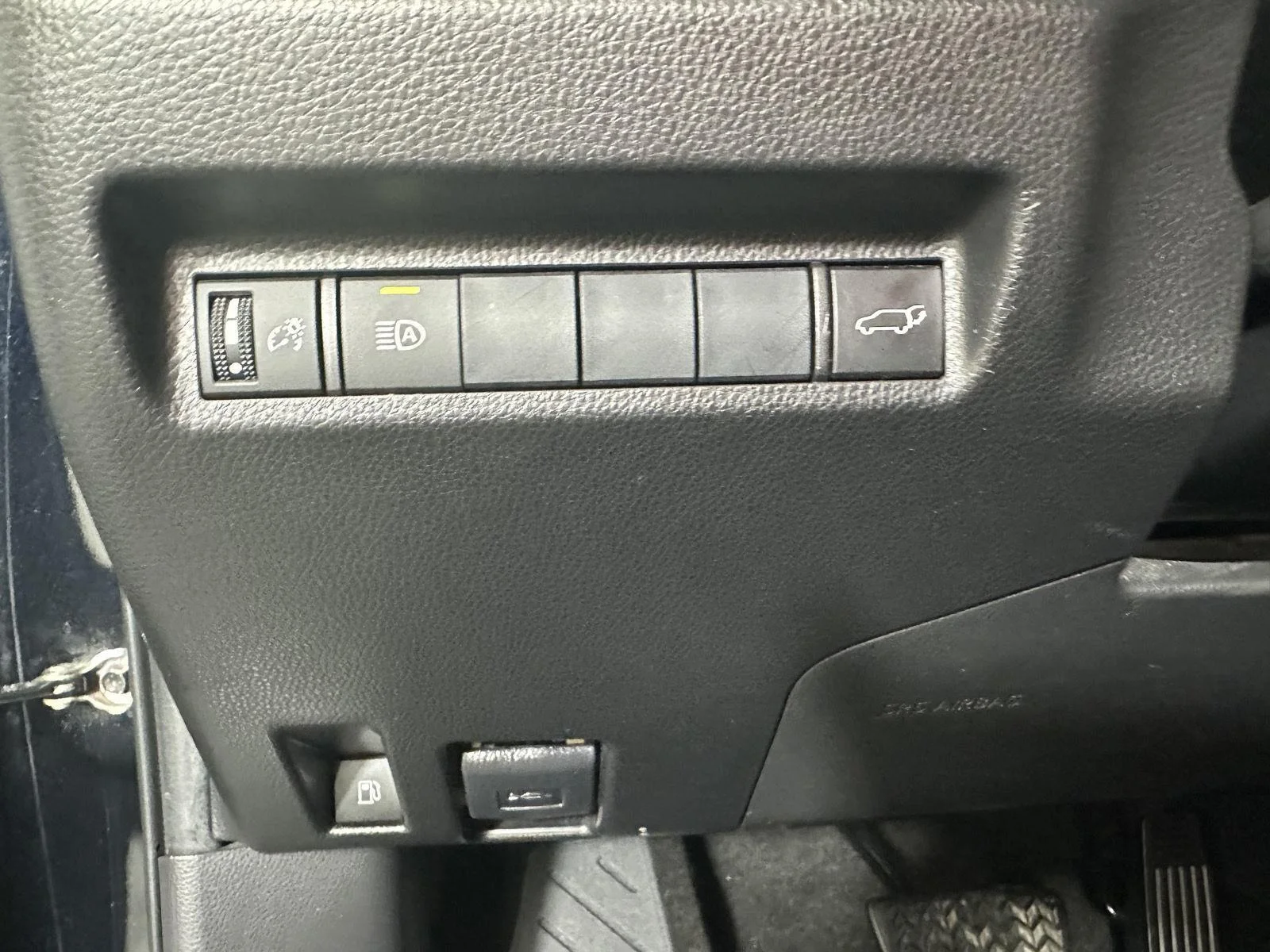 Used 2019 Midnight Black Metallic Toyota Limited image 39