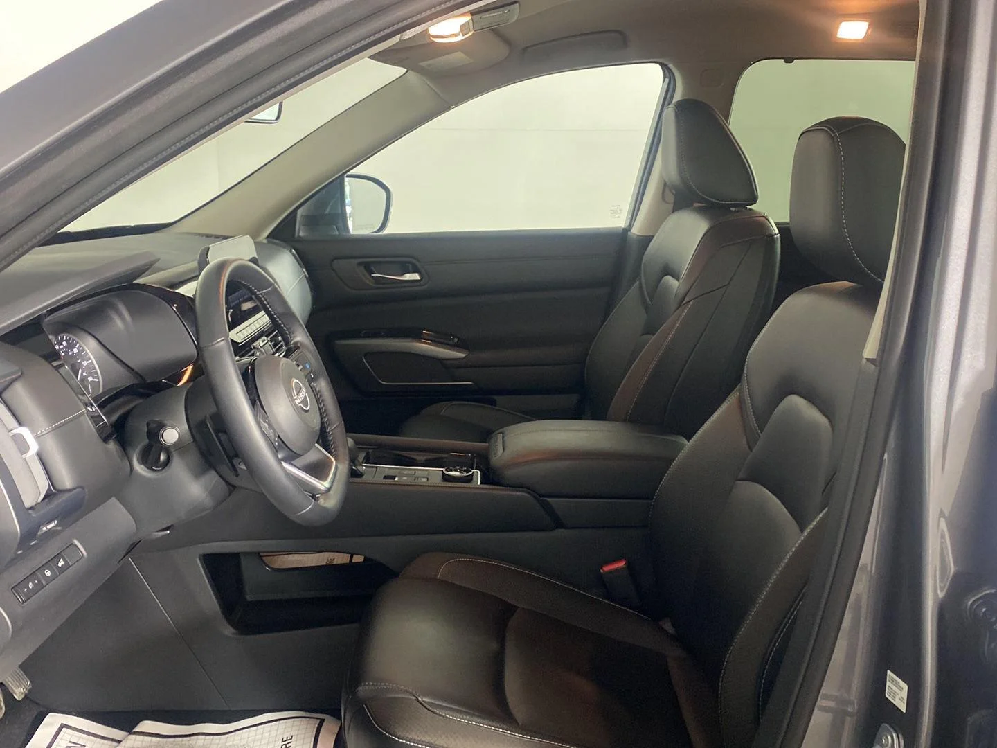 Used 2023 Gun Metallic Nissan SL 4WD image 15