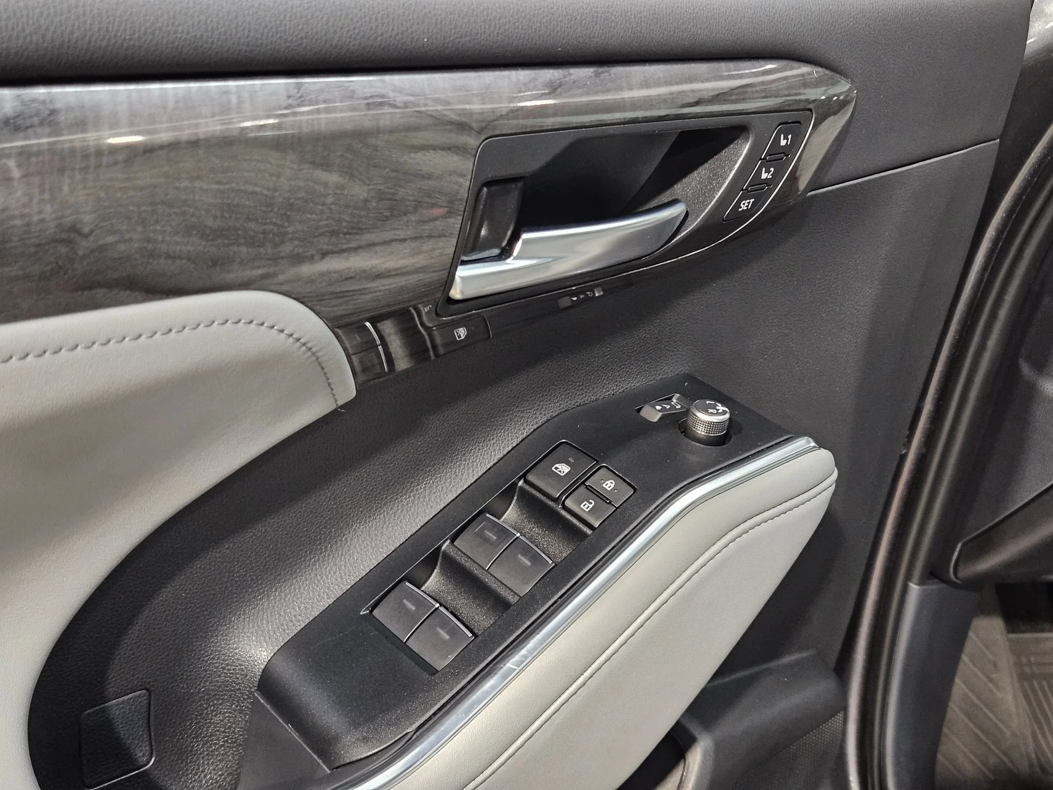Certified Used 2025 Magnetic Gray Metallic Toyota Platinum image 21