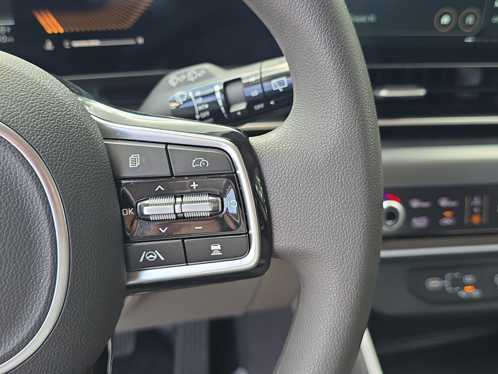 Certified Used 2026  Kia LX image 32