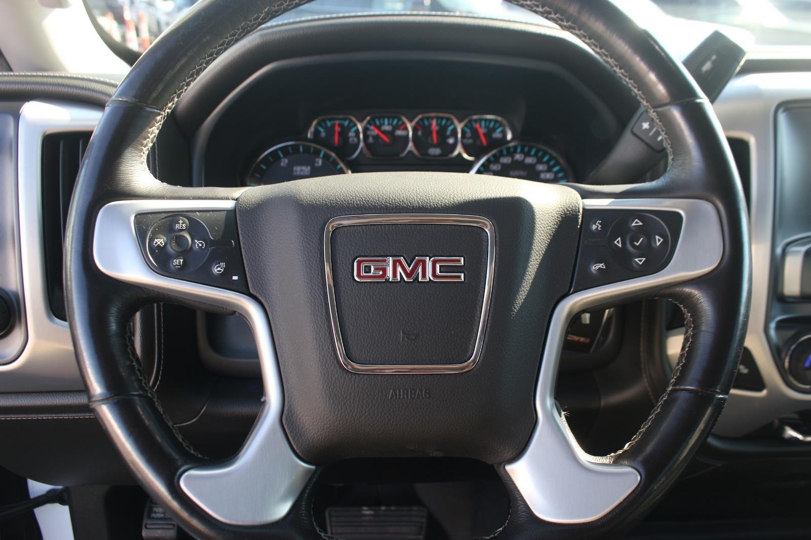 Used 2018 SUMMIT WHITE GMC SLT image 20