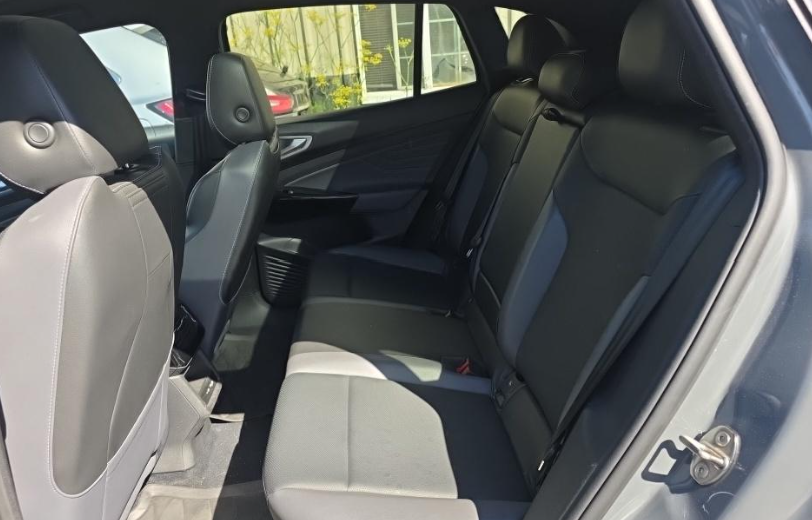 Used 2023 Gray Volkswagen Pro S image 4