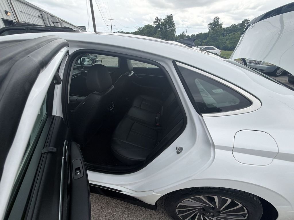 Used 2024 White Hyundai Limited image 23