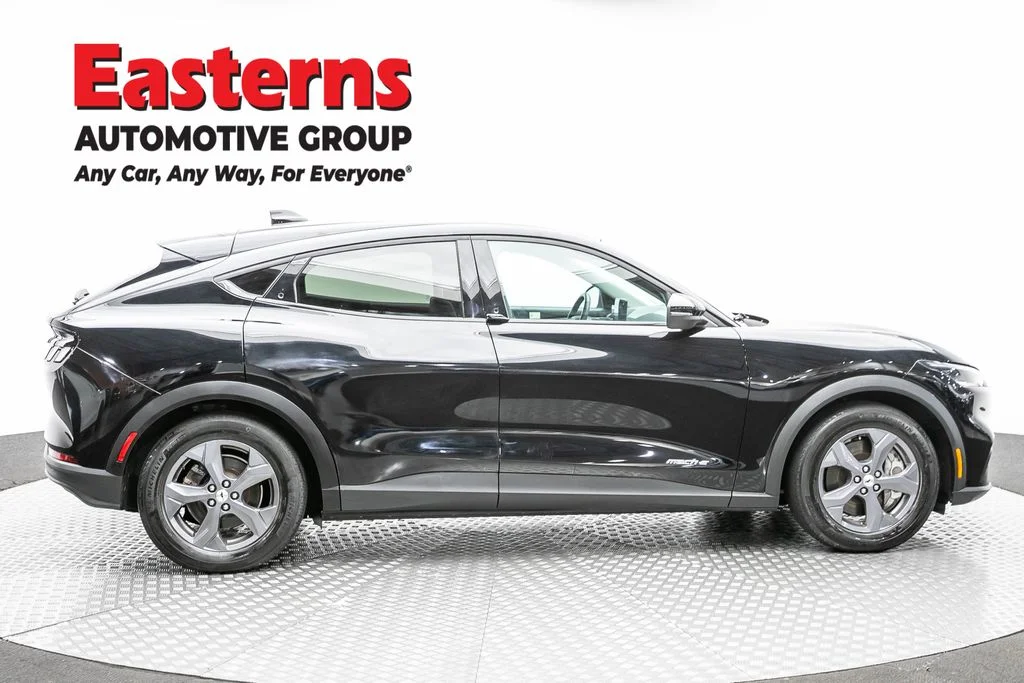 Used 2021 Black Ford Select image 4