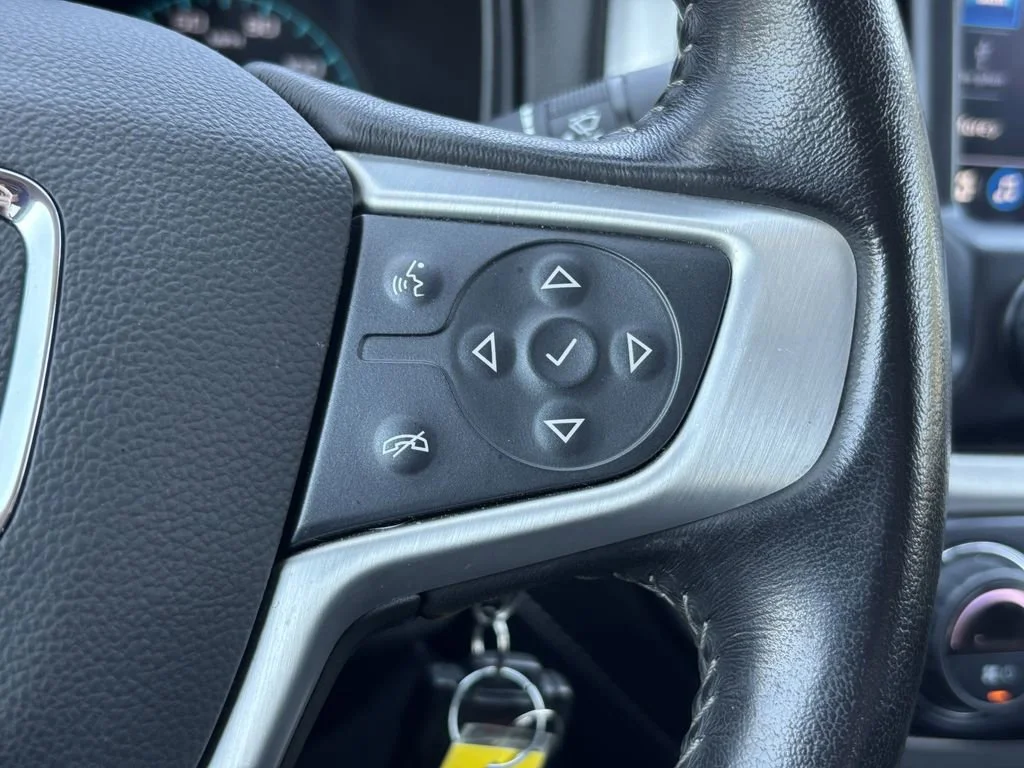 Used 2022 Summit White GMC Elevation image 28