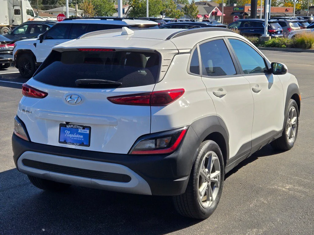 Used 2023 White Hyundai SEL image 9