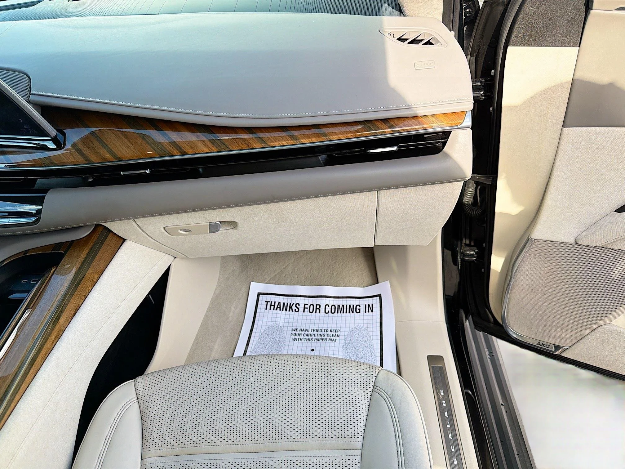 Used 2022 Black Raven Cadillac Sport Platinum image 19