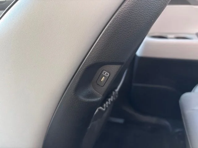 Used 2024 White Hyundai SEL image 31