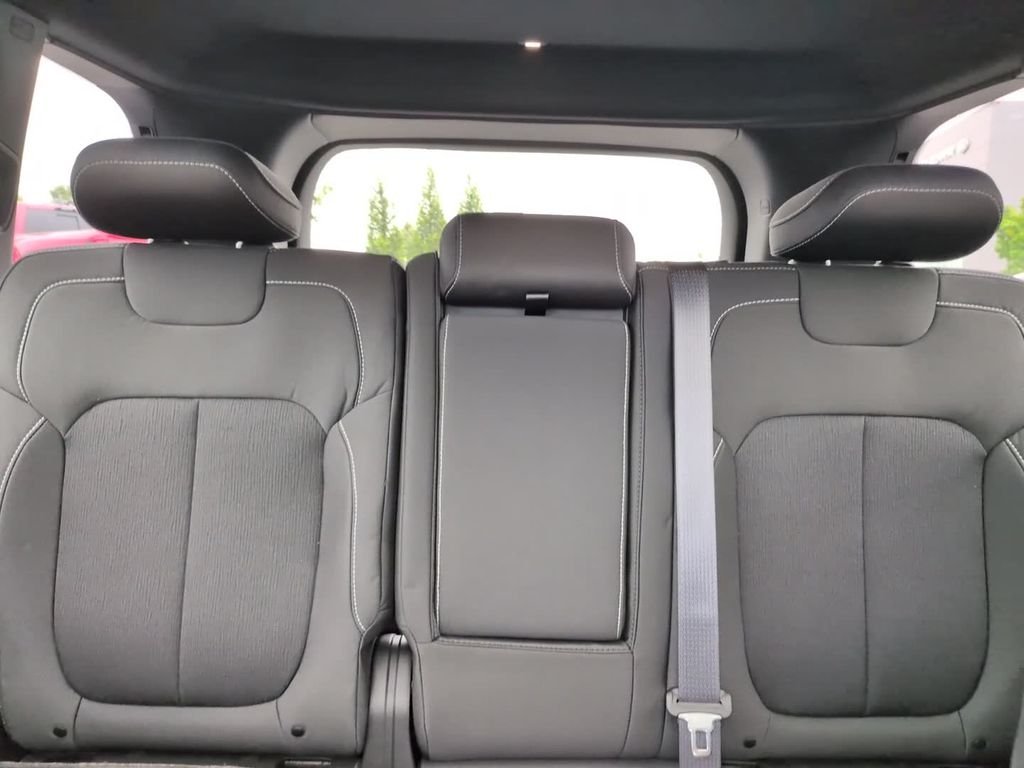 New 2026 Baltic Gray Metallic Clearcoat Jeep Laredo X image 25