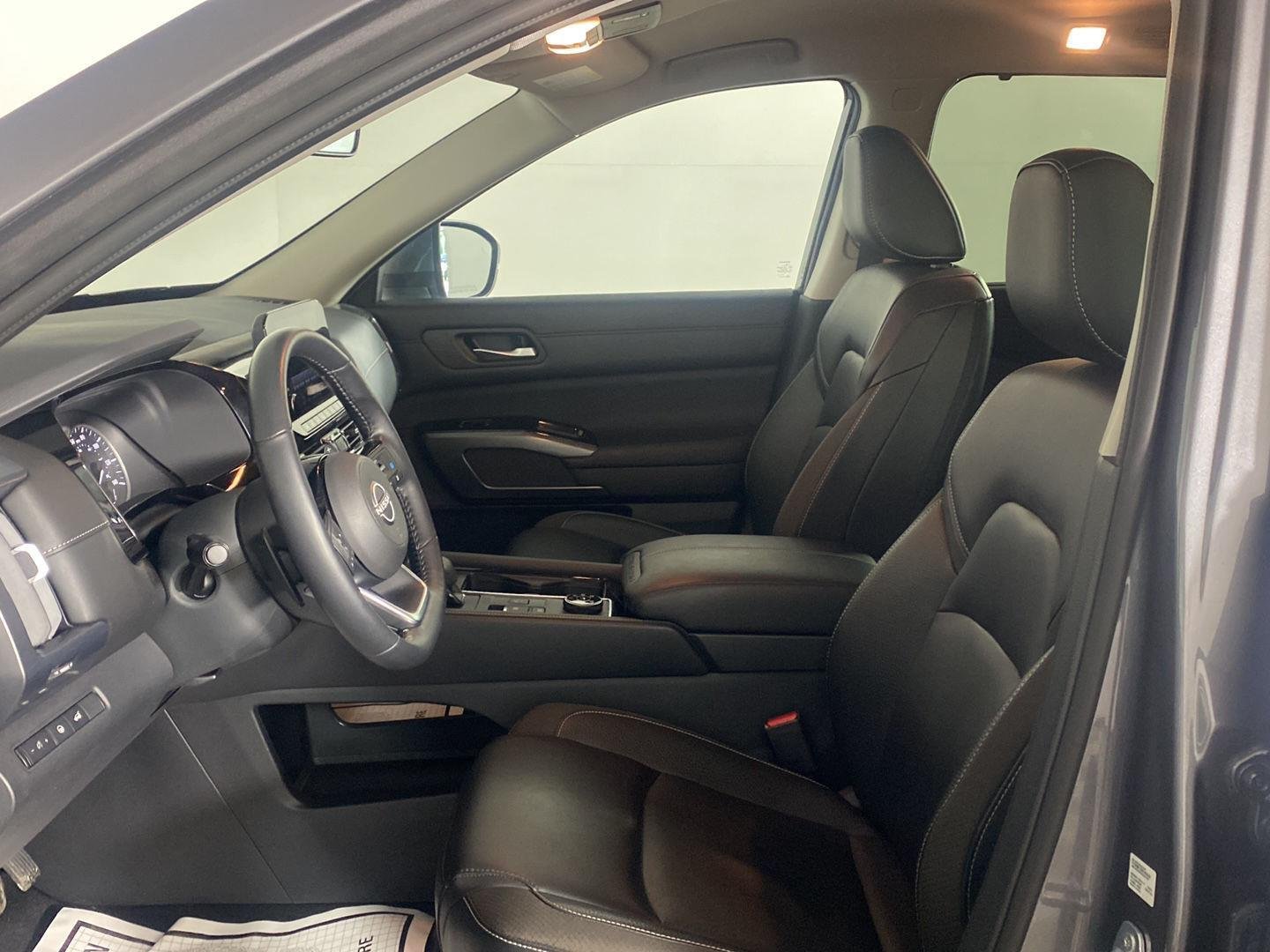 Used 2023 Gun Metallic Nissan SL 4WD image 15