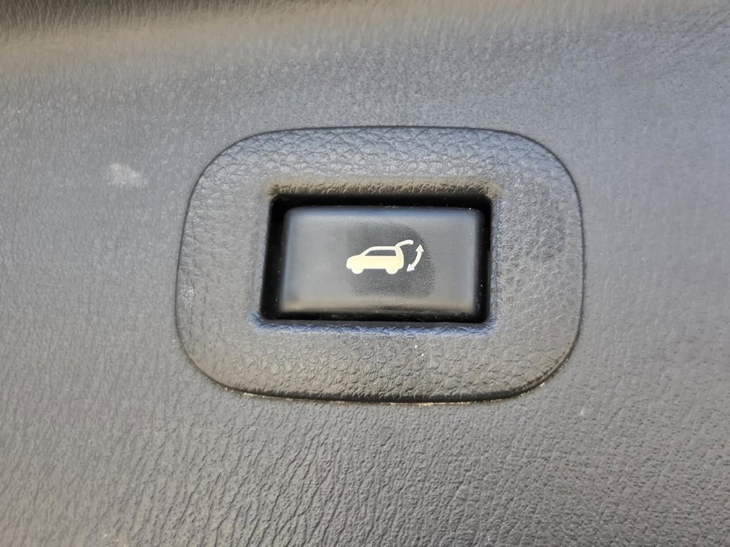 Used 2017 Brown Nissan SL image 12