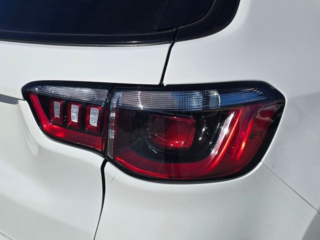 New 2026 Bright White Clearcoat Jeep Latitude image 27