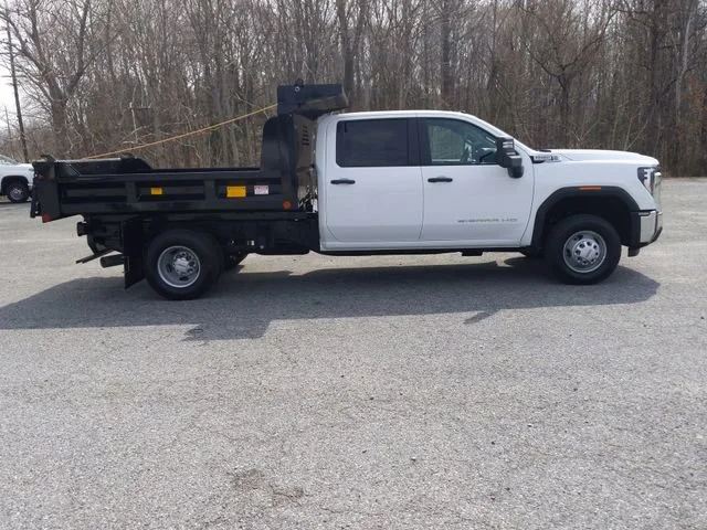 2025 GMC Sierra 3500HD Pro - Photo 10