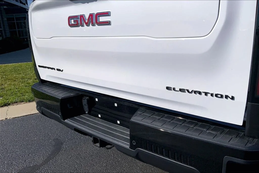 Used 2026 White GMC Elevation image 4