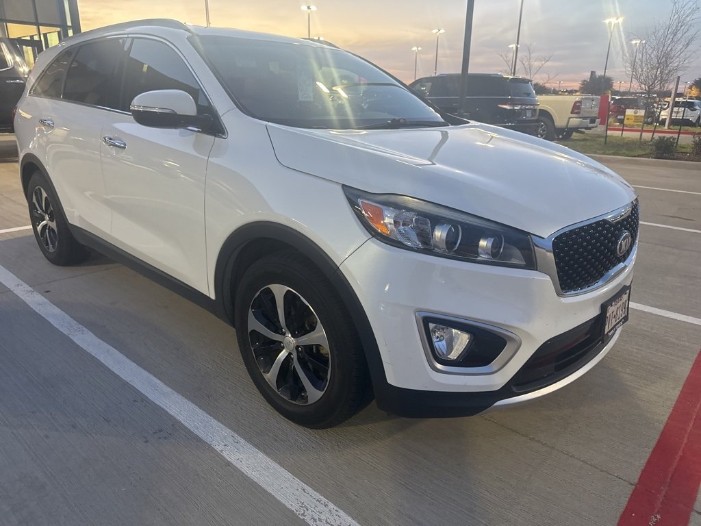 Used 2016 Kia Sorento EX with VIN 5XYPH4A51GG092555 for sale in Granbury, TX