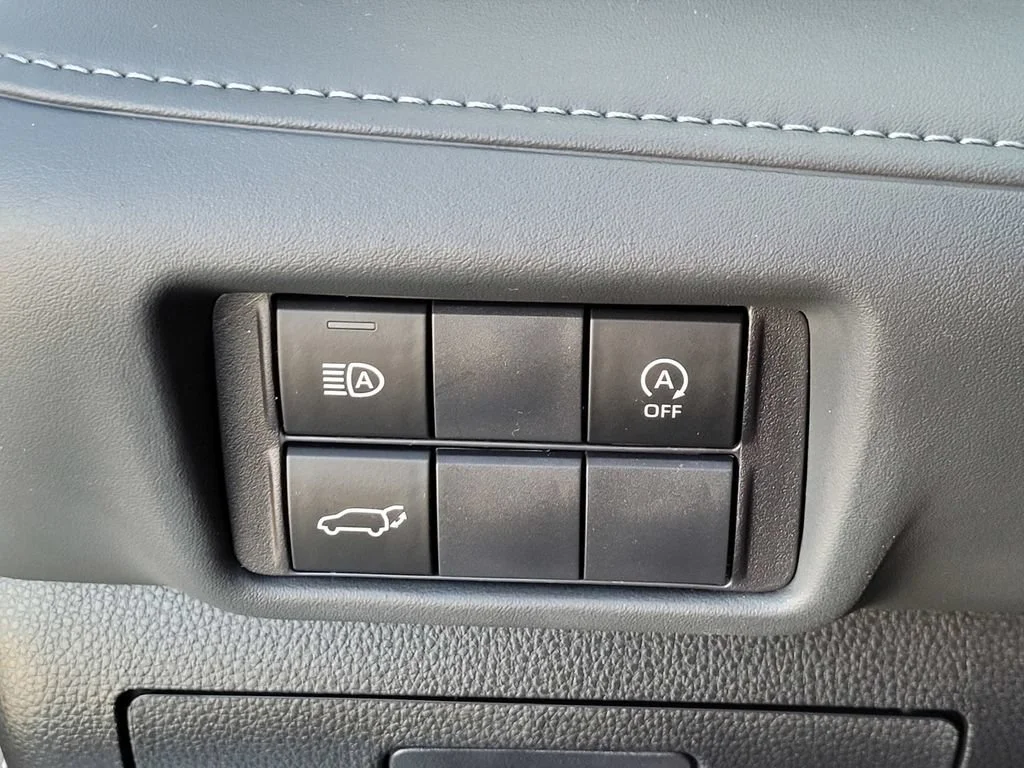 Used 2023  Toyota L image 29