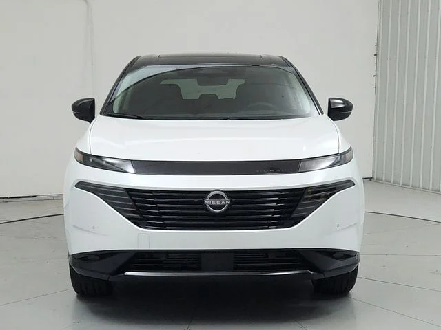New 2026 White Nissan Platinum image 2