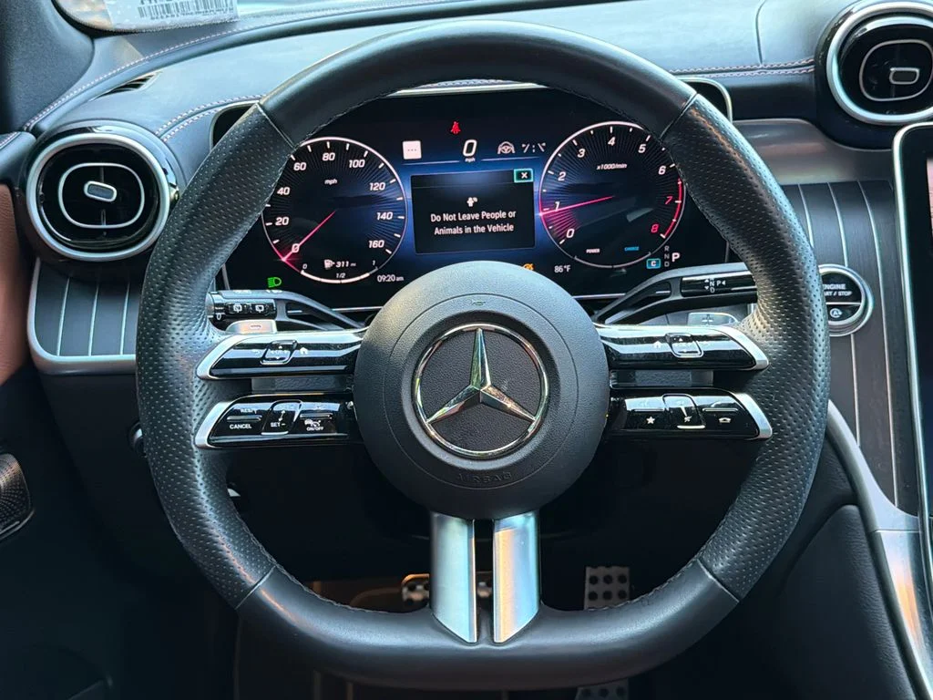Used 2024  Mercedes-Benz GLC 300 image 24