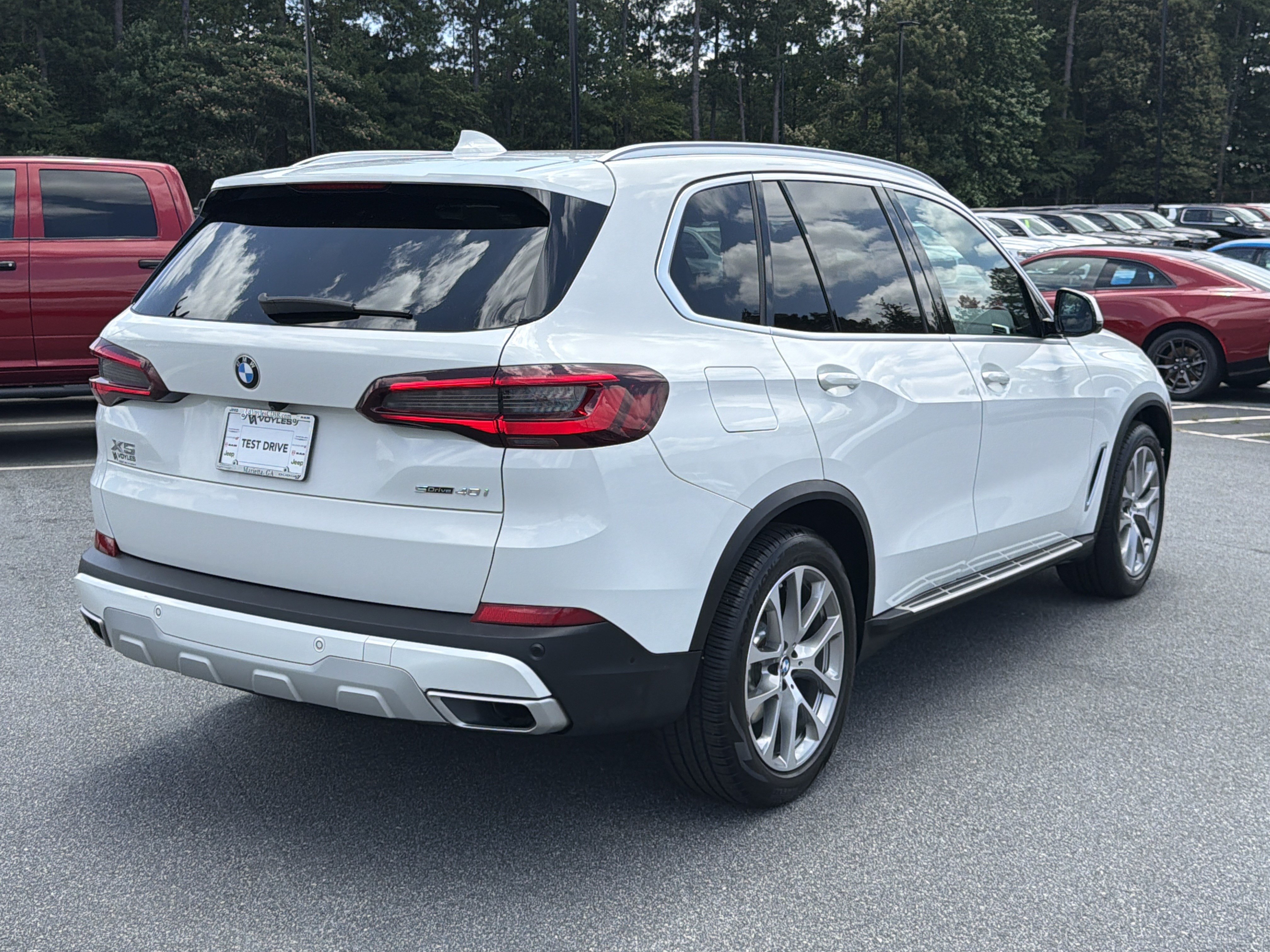 Used 2022 Alpine White BMW sDrive40i image 8