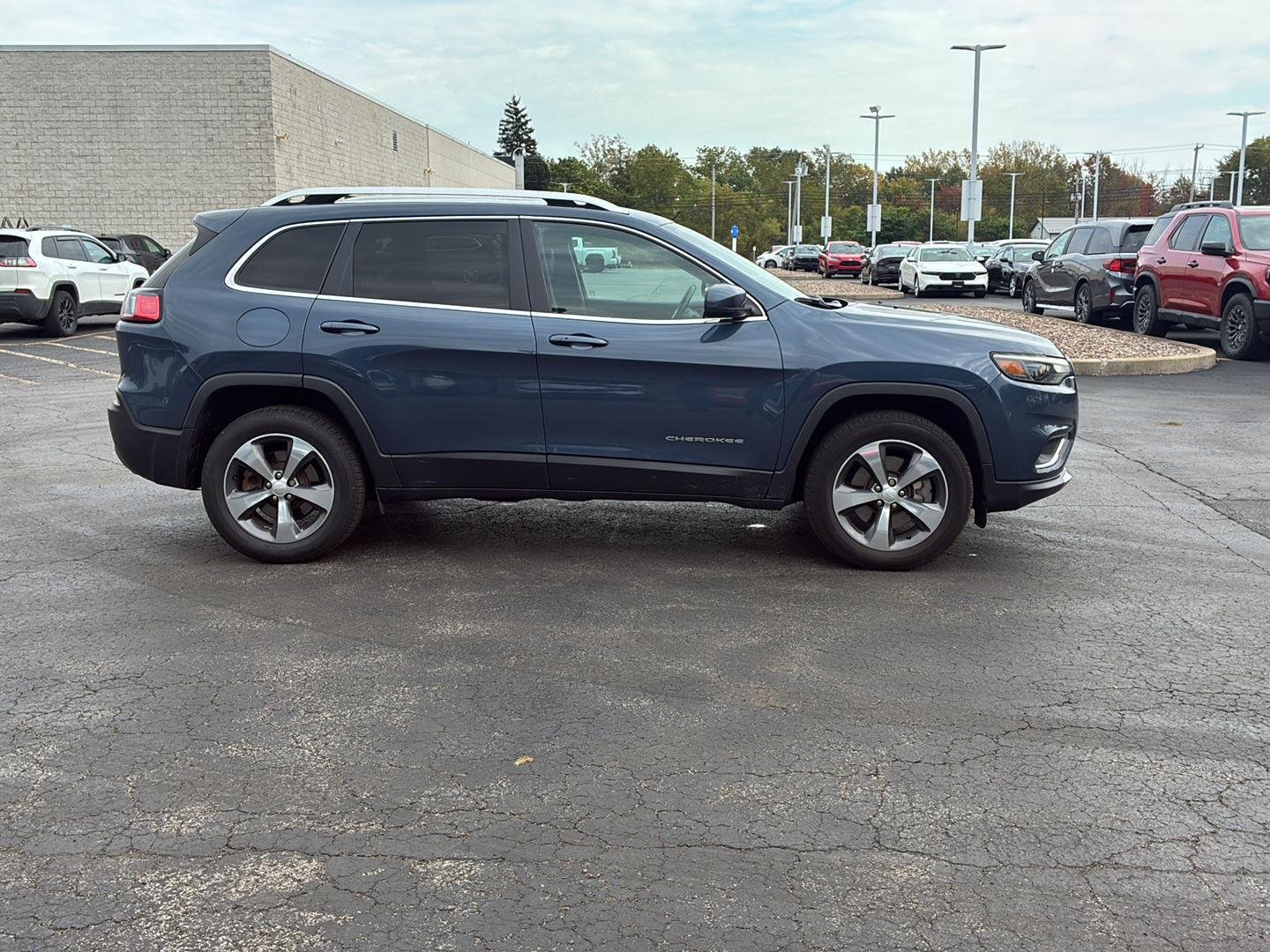 Used 2019 Blue Shade Pearlcoat Jeep Limited image 19