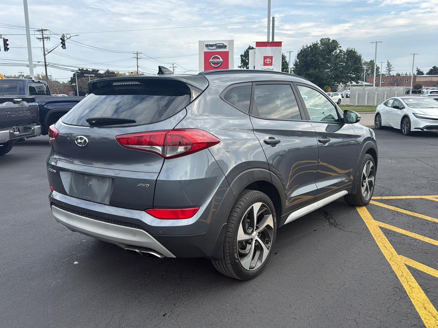 Used 2018 Coliseum Gray Hyundai Value image 3