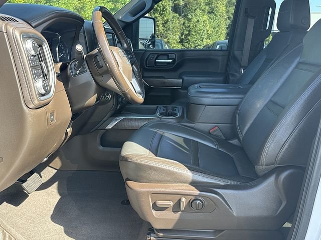Used 2022 White GMC Denali image 19