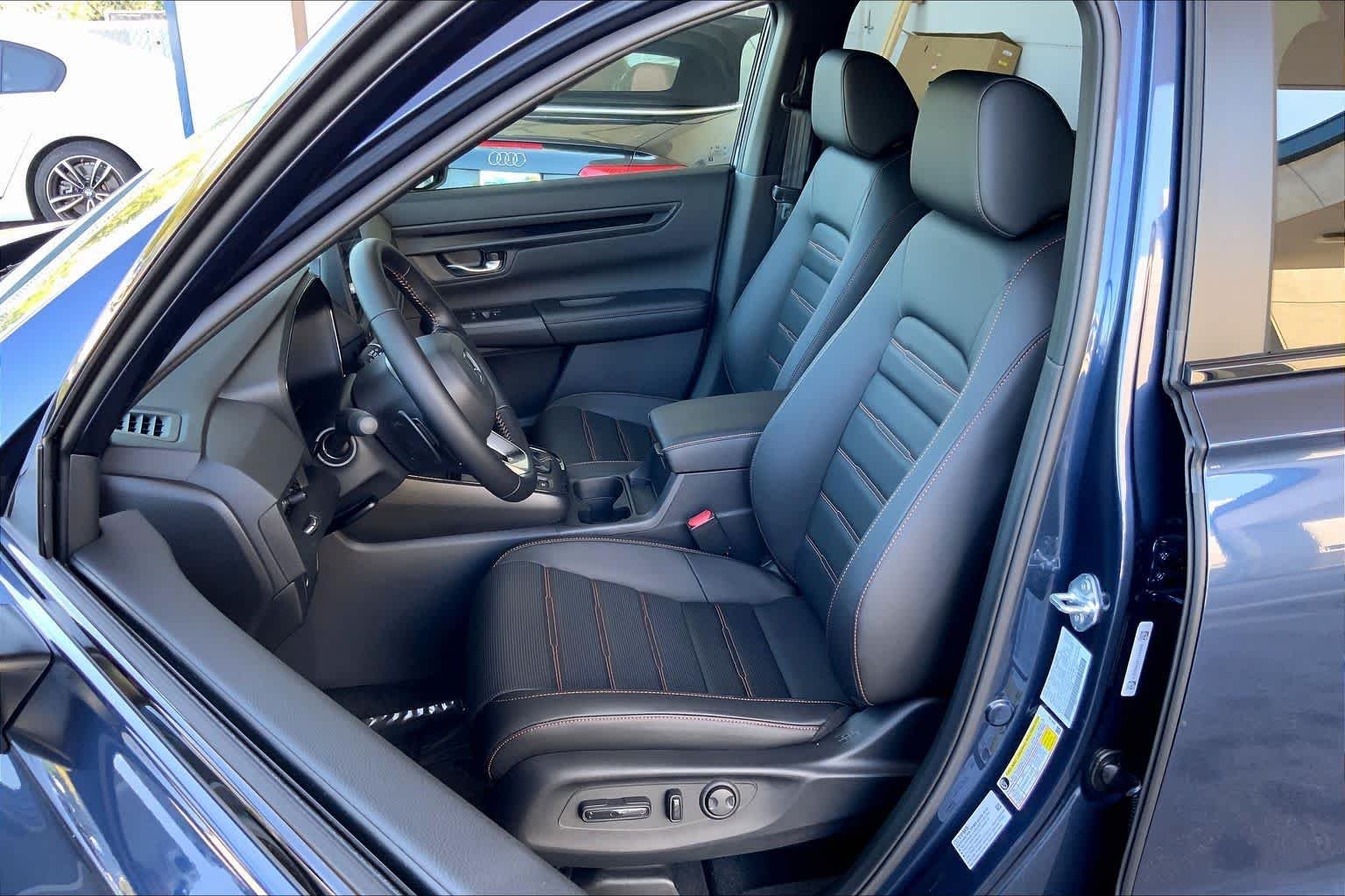 View vehicle photo 7