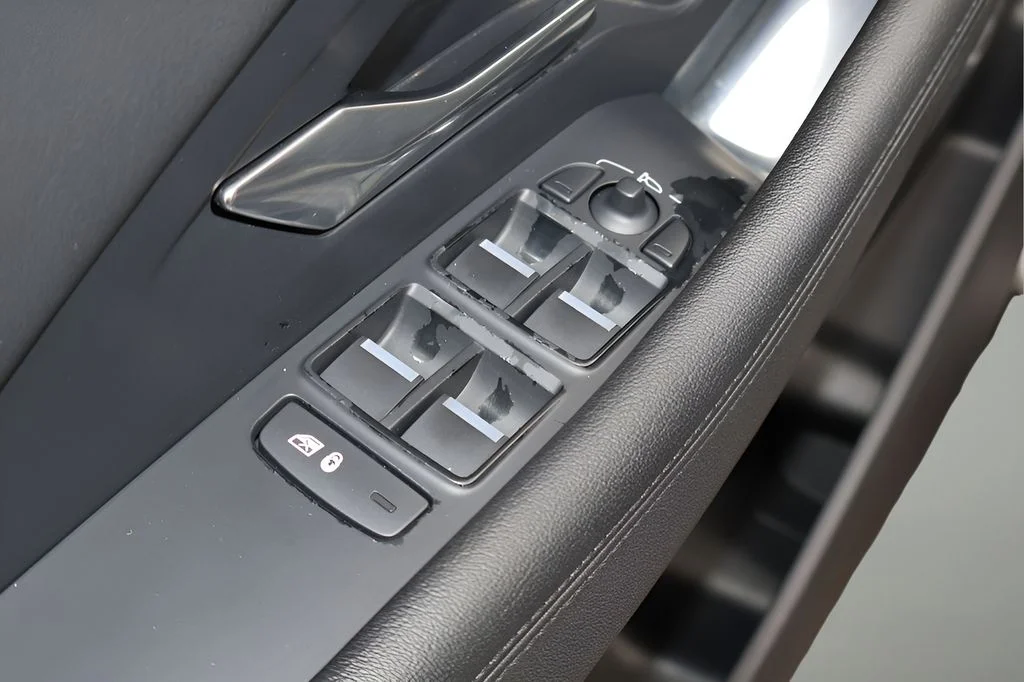 Used 2019 Gray Jaguar SE image 10