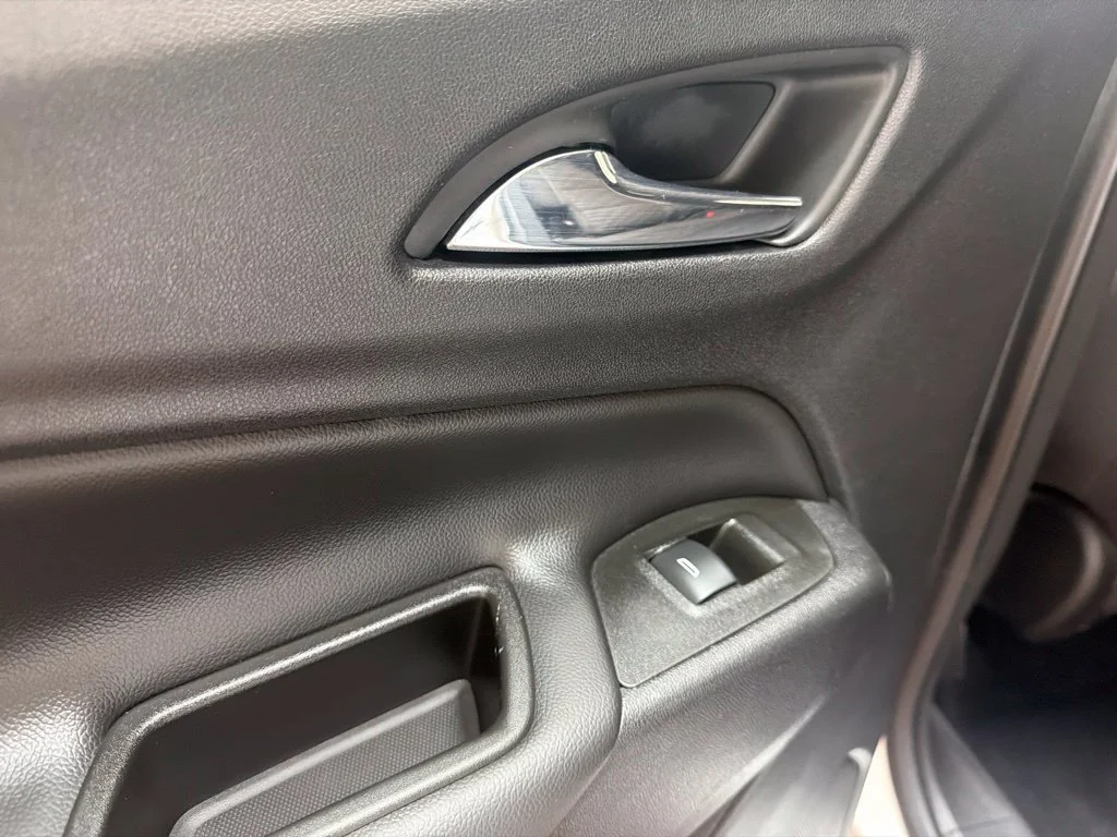 Used 2021 Silver Ice Metallic Chevrolet LT image 18