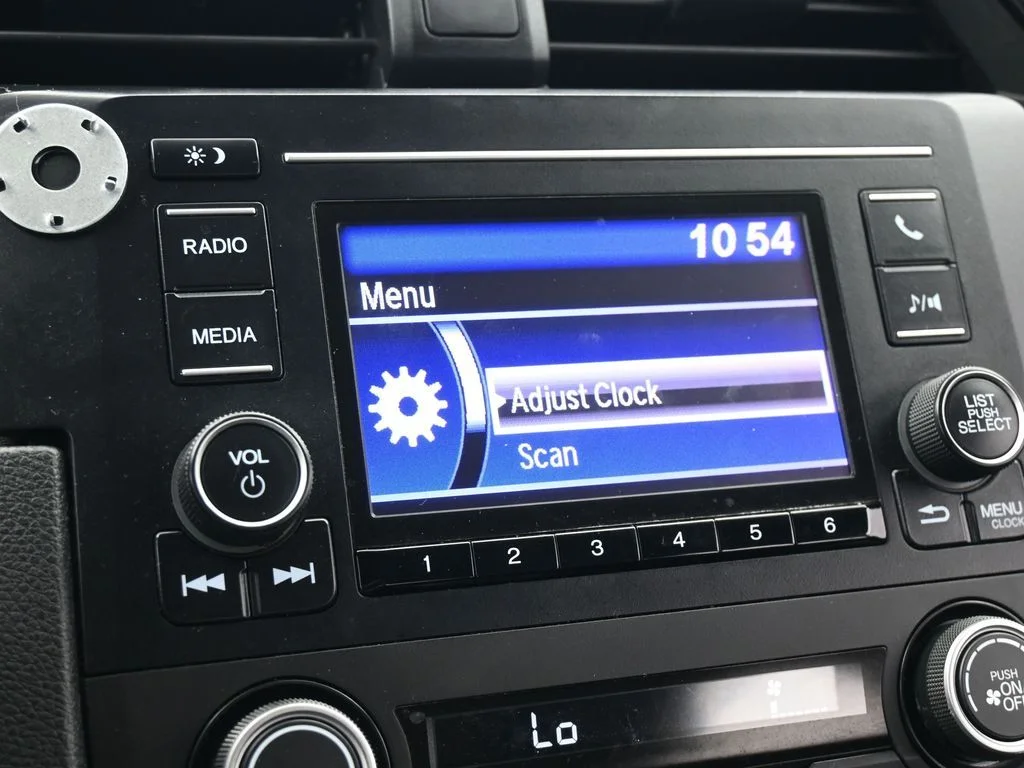 Used 2020 Platinum White Pearl Honda LX image 17
