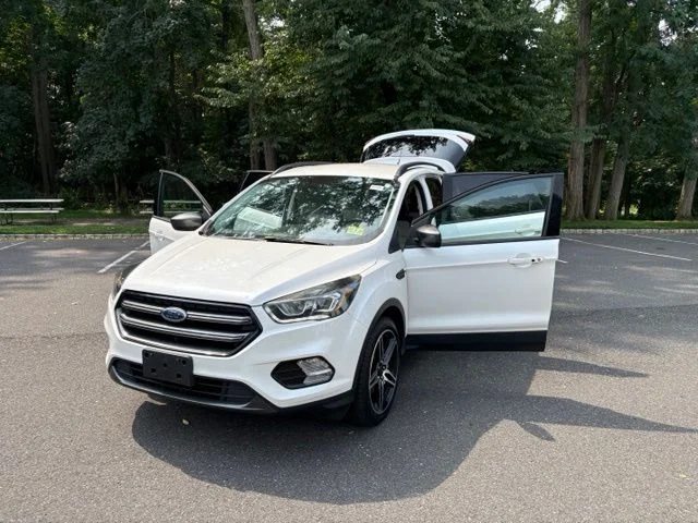 Used 2019 White Platinum Clearcoat Metallic Ford SEL image 26