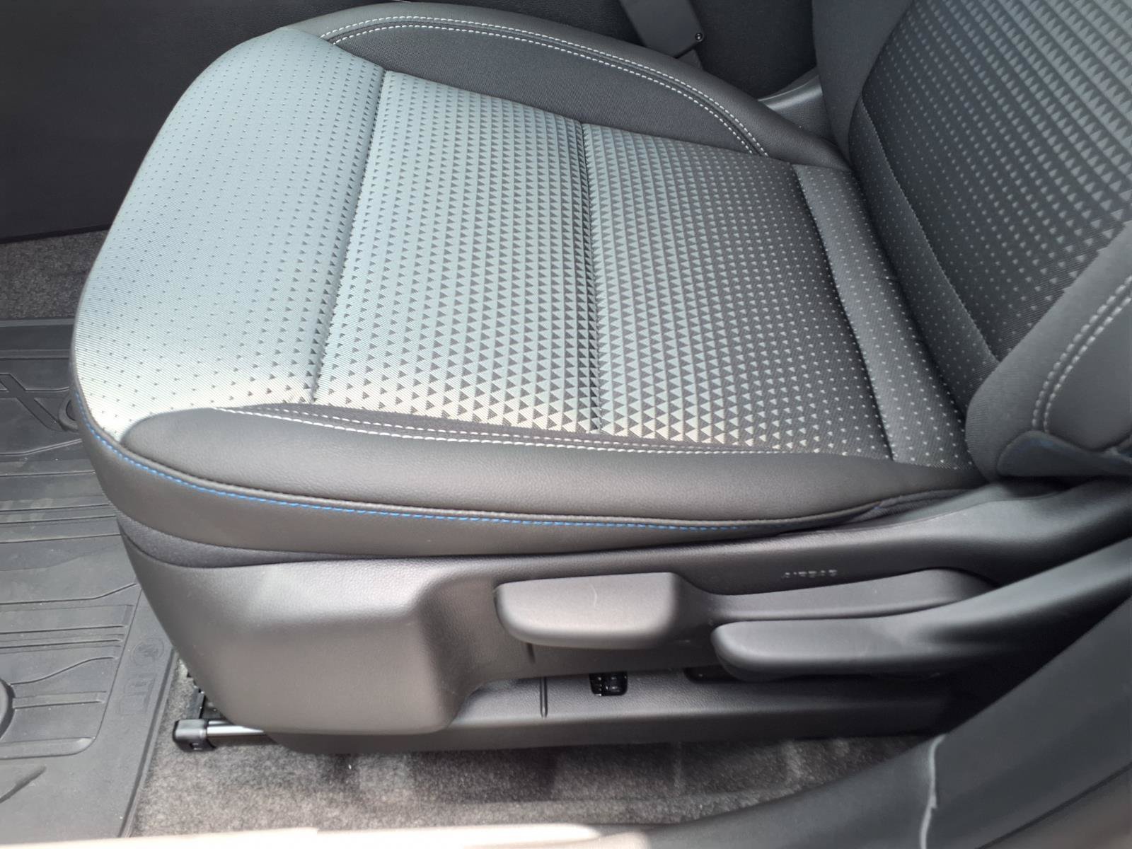 2026 Chevrolet Trax LT - Photo 9