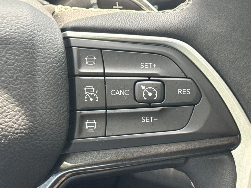 Used 2023 Gray Metallic Jeep Laredo image 29