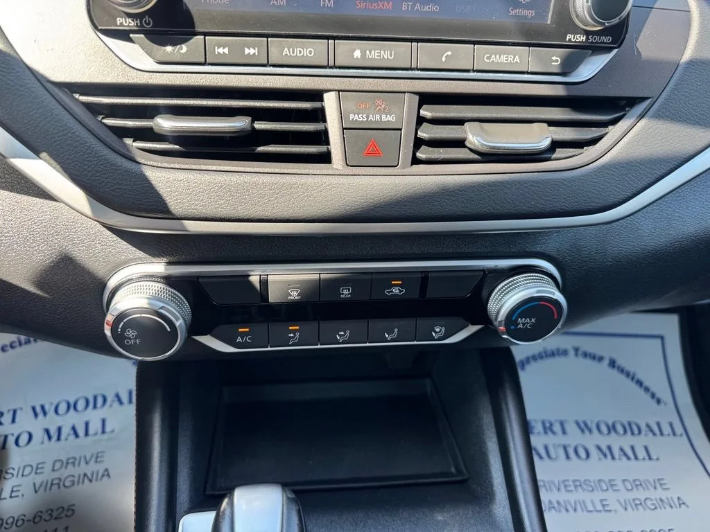 Used 2021 Qab/ White Tricoat Nissan 2.5 SR image 20