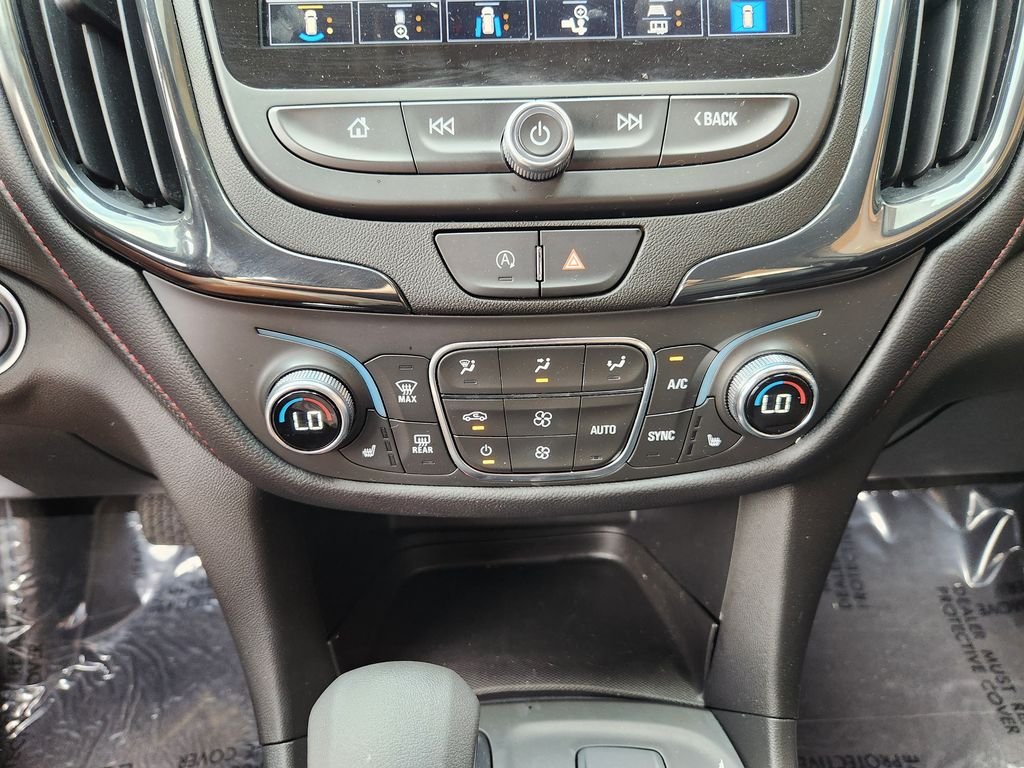 Used 2022 Iridescent Pearl Tricoat Chevrolet RS image 20