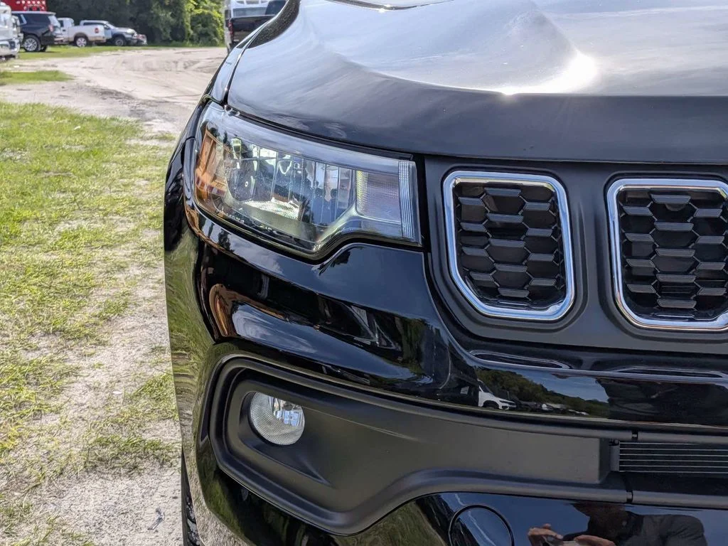 New 2026 Diamond Black Crystal Pearlcoat Jeep Latitude image 10