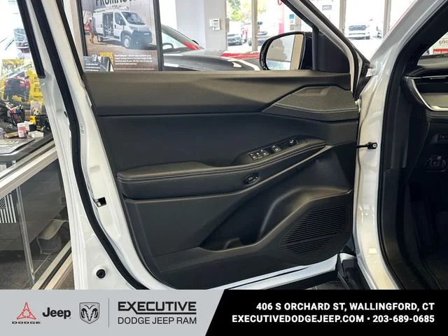 New 2026 Bright White Clear-Coat Exterior Paint Jeep Laredo image 7