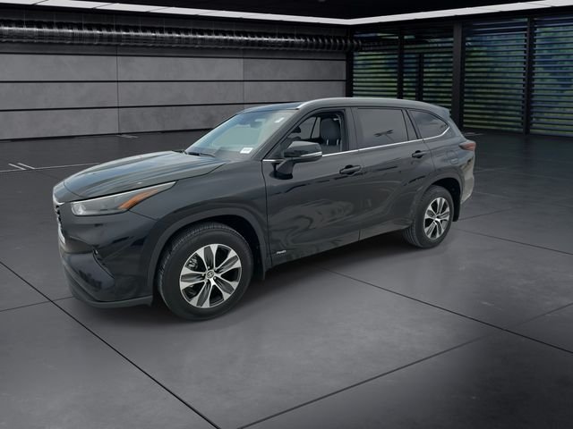 Used 2026 Black Toyota XLE image 4
