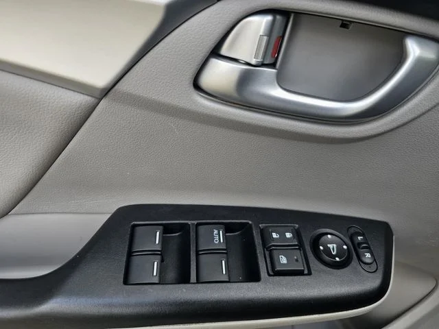 Used 2013  Honda Hybrid image 18