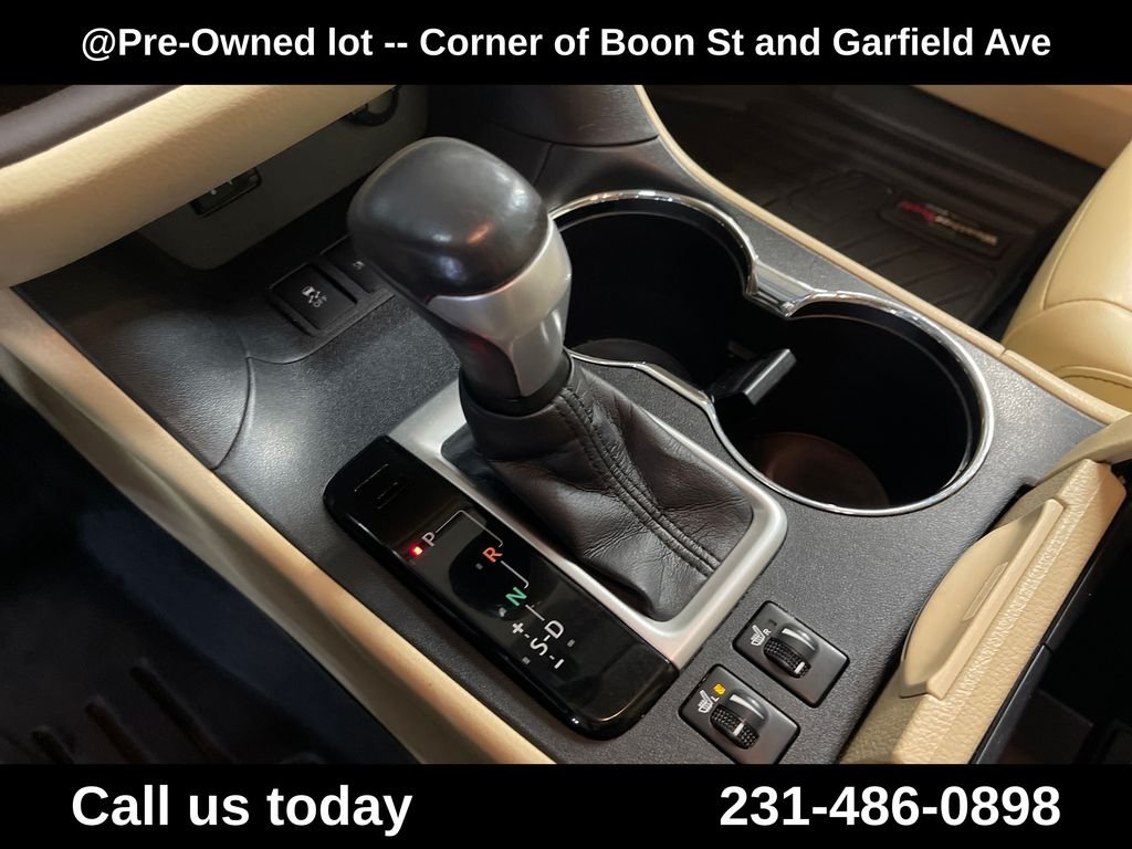 Used 2015  Toyota XLE V6 image 24