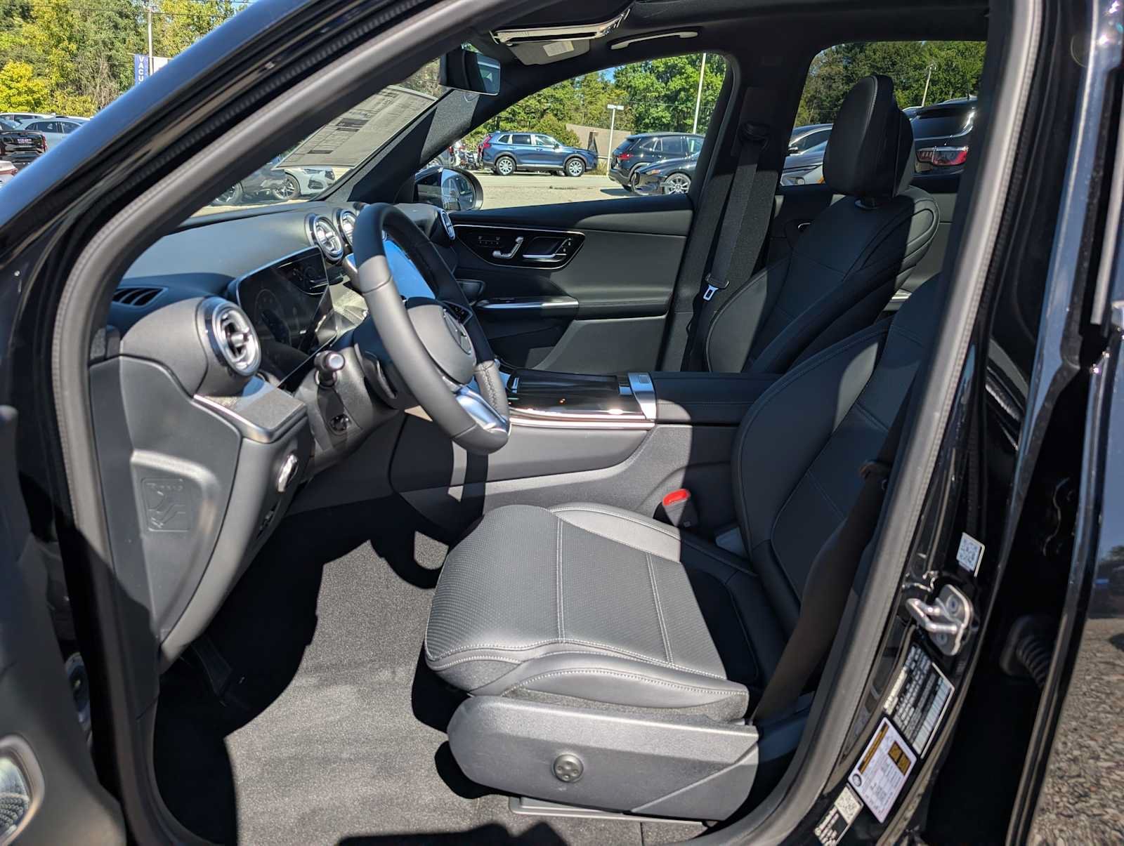 New 2027 Black Mercedes-Benz GLC 300 image 4