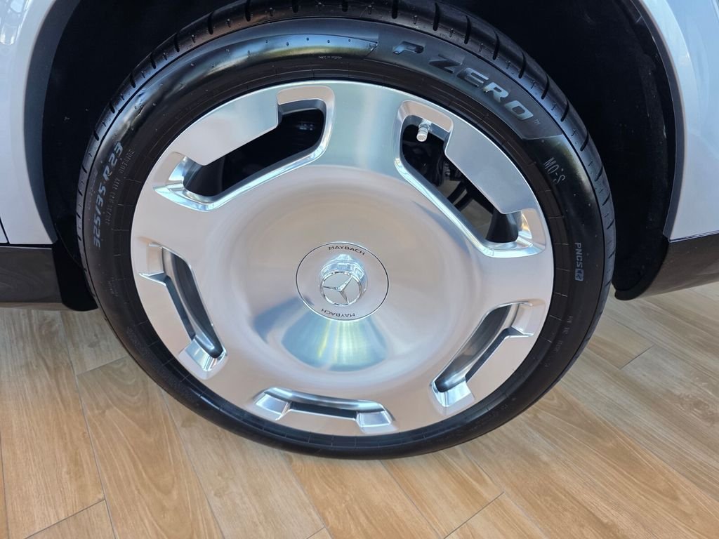 New 2026 Silver Mercedes-Benz Maybach GLS 600 image 5