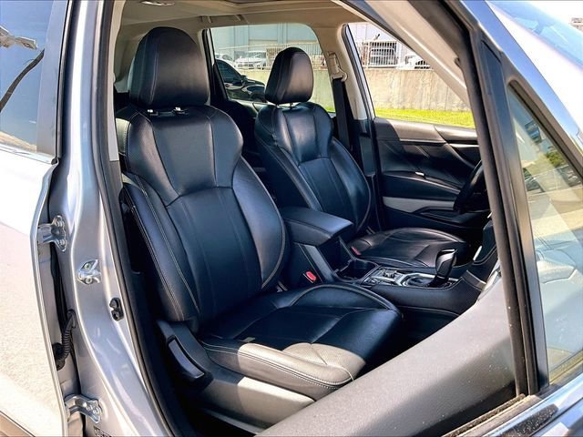 Used 2023 Ice Silver Metallic Subaru Limited image 11