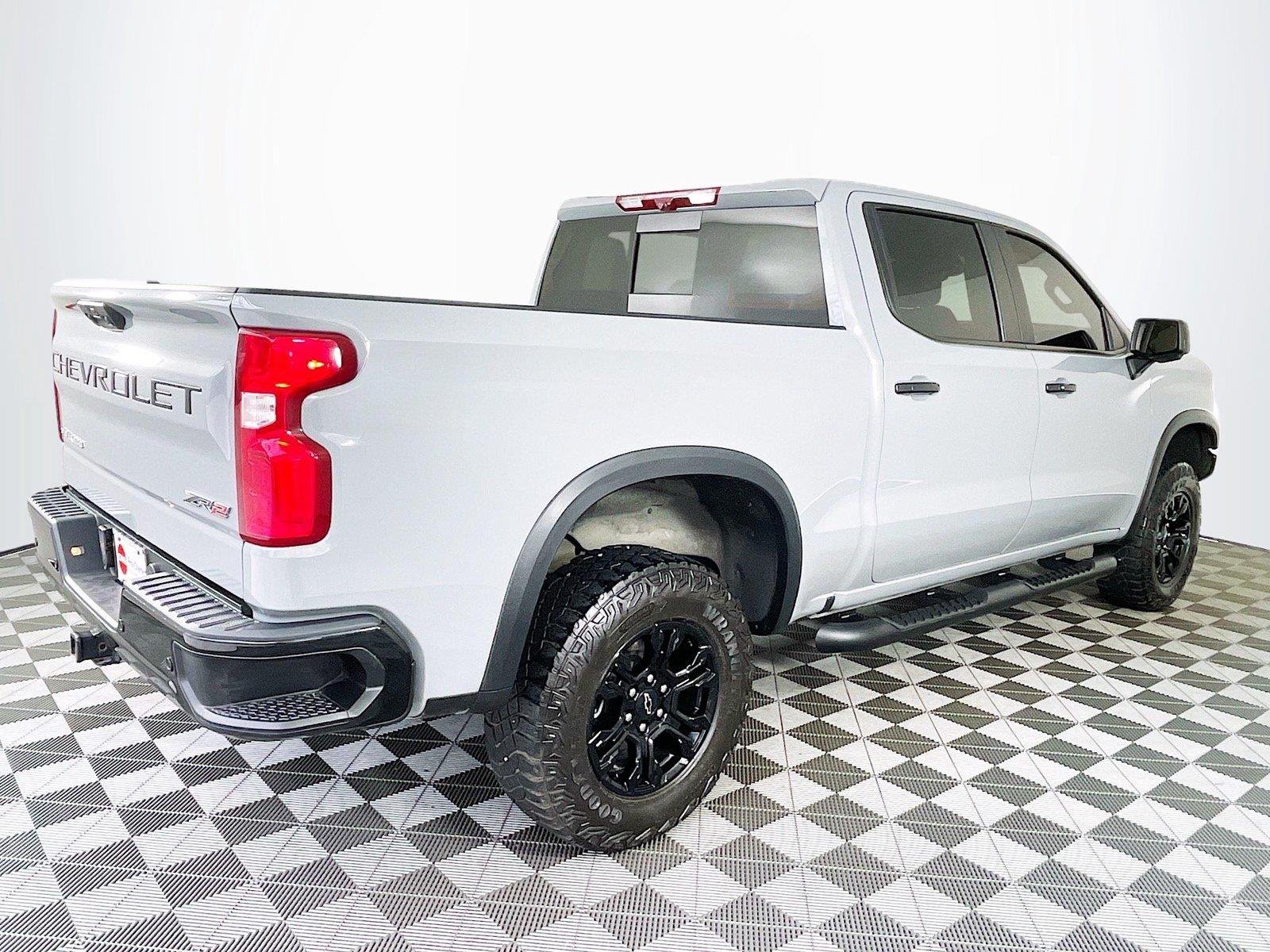 Used 2025 Slate Gray Metallic Chevrolet ZR2 image 9