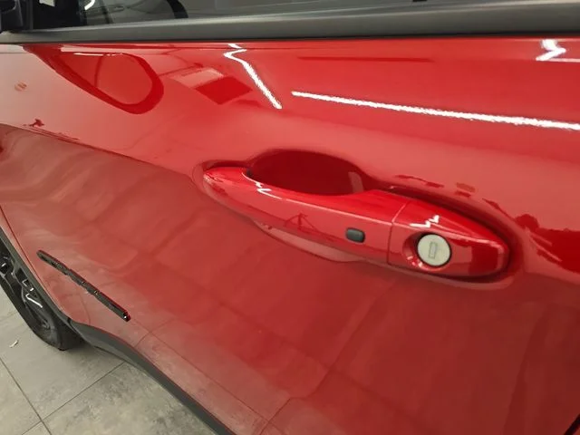 Used 2023 Redline Pearlcoat Jeep Latitude image 18