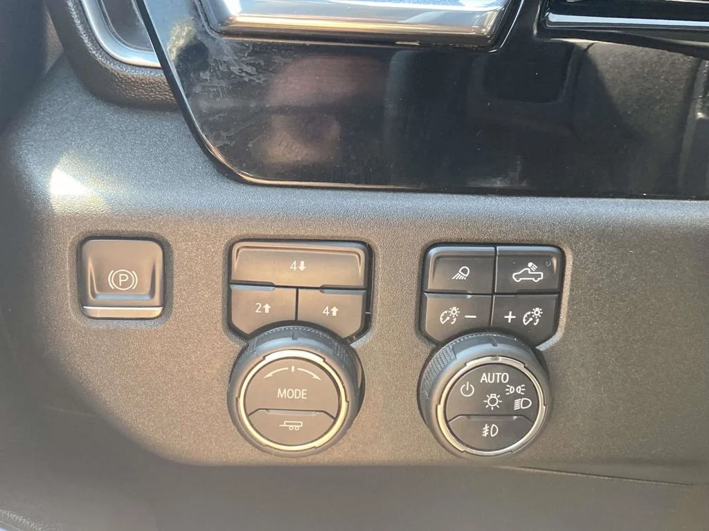 Used 2024 White Chevrolet LT image 33