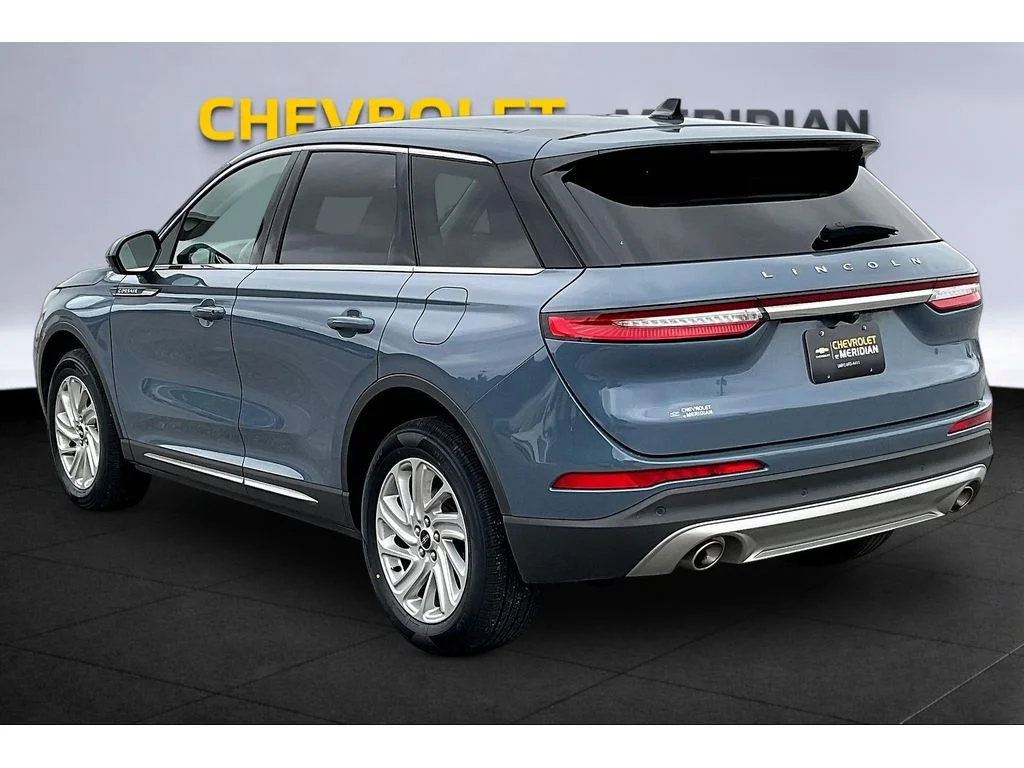 Used 2023  Lincoln Standard image 2