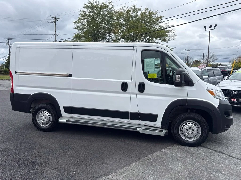 Used 2025 White Ram Base image 4